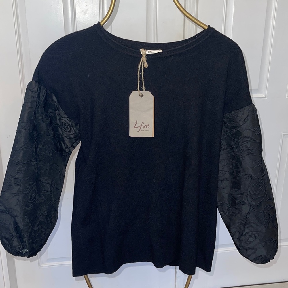Ljve sweater with rose embossed sleeves.